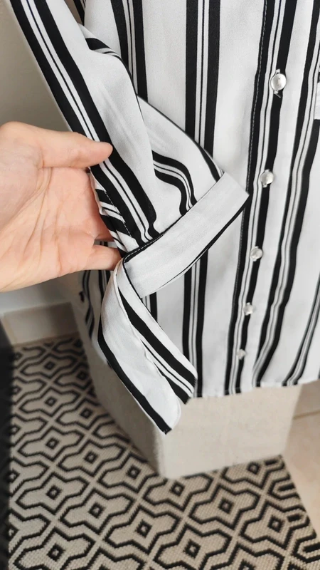 Mooie zwart-witte gestreepte vloeiende asymmetrische blouse met strikjes T36/38 - Jennyfe – photo 5